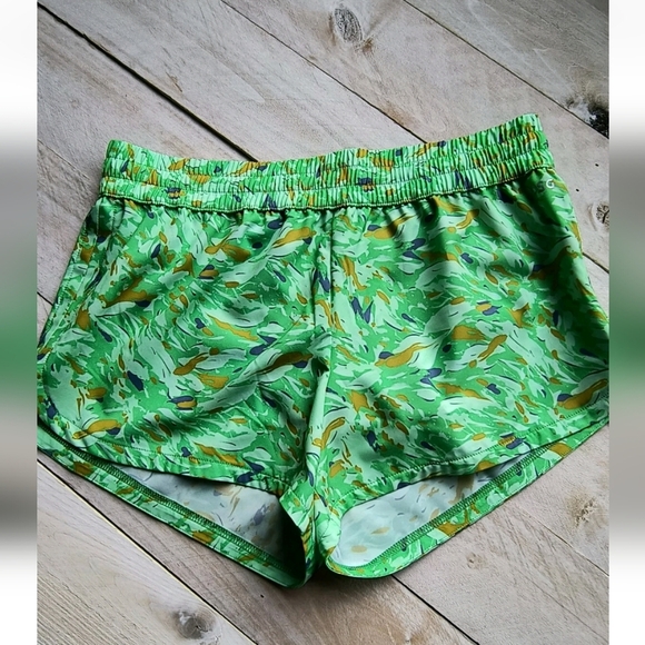 DSG Shorts Mid Rise Stride Run Camo Green Size Women's Small NWT - Picture 6 of 7